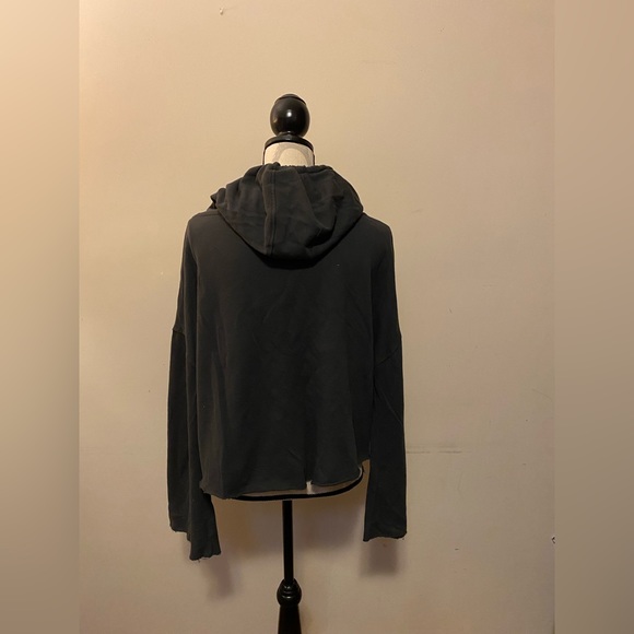 Askya oversized cropped hoodie ⭕️3/$15⭕️ - Picture 3 of 6
